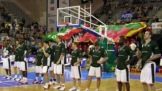 La plantilla del Caja San Fernando desmiente una supuesta mala relación entre los jugadores y el técnico Velimir Perasovic