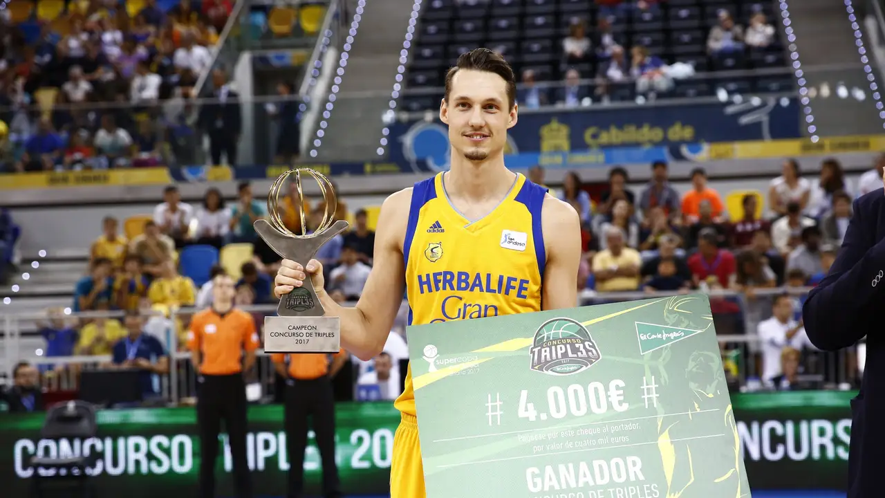 Marcus Eriksson gana el concurso de triples en su nueva casa