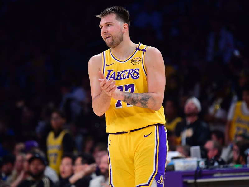 Lakers en alerta: Doncic podría perderse también la segunda ronda de los playoffs