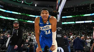 La bestialidad de Antetokounmpo que es flagrantemente ilegal