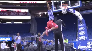 Un jugador de instituto de 1.85 machaca por encima del gigantesco Tacko Fall (2.28)