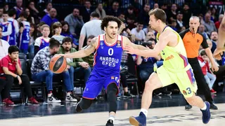 El Barça se rinde ante Larkin y pierde el average (92-70)