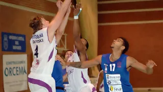 Antón Savitski refuerza el perímetro de Grupo Iruña Navarra