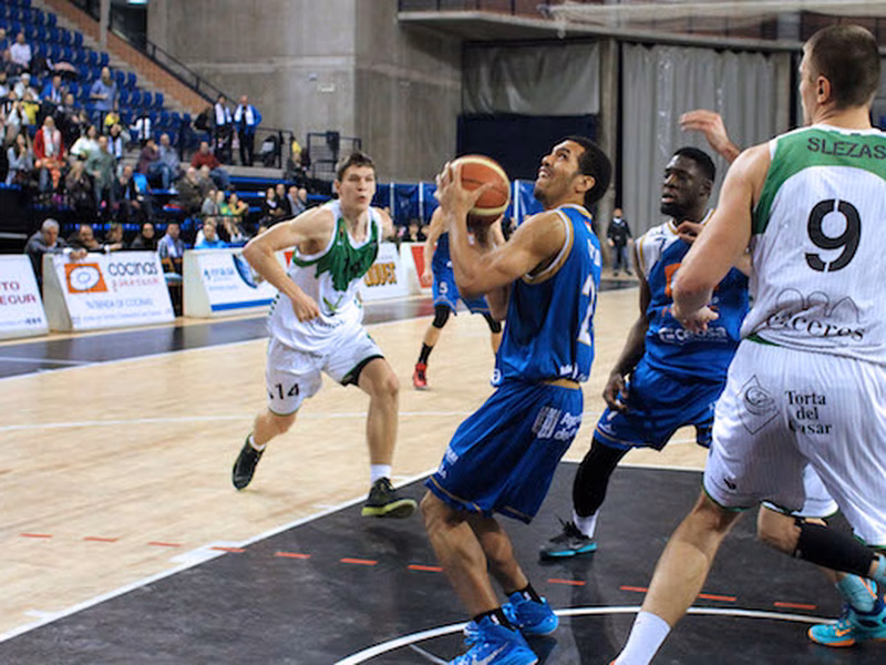 Alfredo Ott llega a Melilla. Brandon Brine apuesta exterior de Miraflores