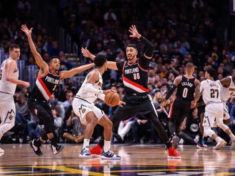 Playoffs NBA: Unos Blazers hambrientos de victoria se llevan el factor campo de Denver