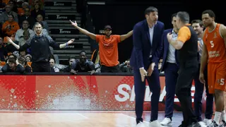 Olympiacos y una maldición ‘taronja’: Expulsión, carencias y posible lesión grave