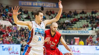 La experiencia de Berni da un plus a UCAM Murcia ante Obradoiro (83-77)