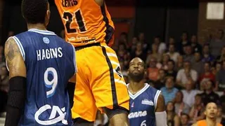 Edwin Jackson y el exMurcia Marcus Lewis se salen, pero sus equipos pierden