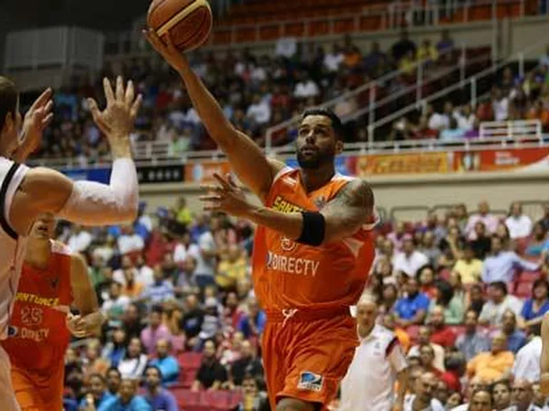 Real Madrid inicia la Copa Euroamericana con victoria ante los Cangrejeros de Paco Olmos