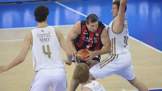 Caja Laboral vence al Real Madrid en un soberbio partido no apto para cardiacos (82-79)
