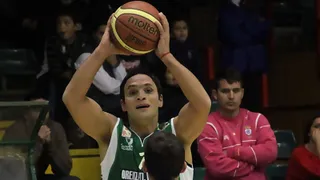 Final inverosímil en la LNB argentina: el ex Tenerife Bruno Lábaque patea el balón y da la victoria al equipo rival