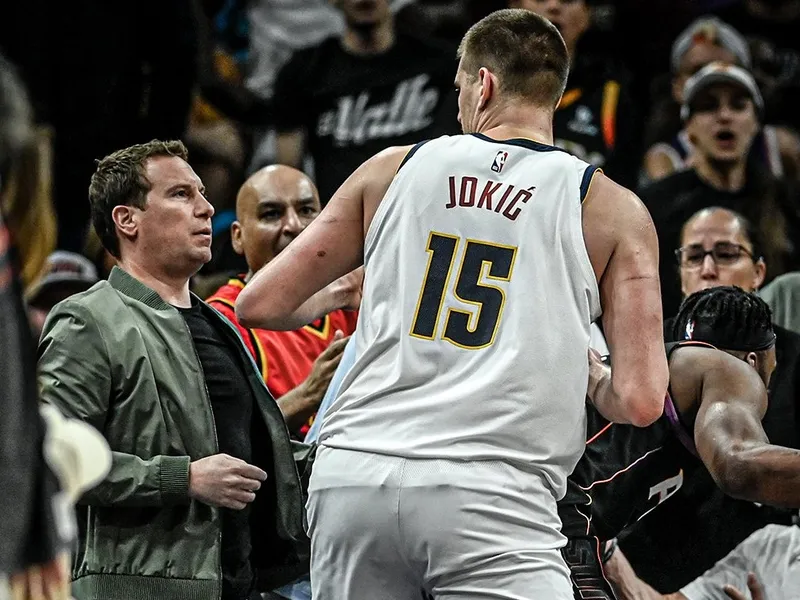 Nikola Jokic y su altercado con el dueño de los Suns: “tendría que ser expulsado”