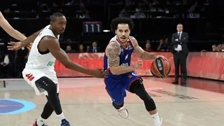 Euroliga (J11): Un Larkin de récord aniquila al Bayern con 49 puntos y 10 triples