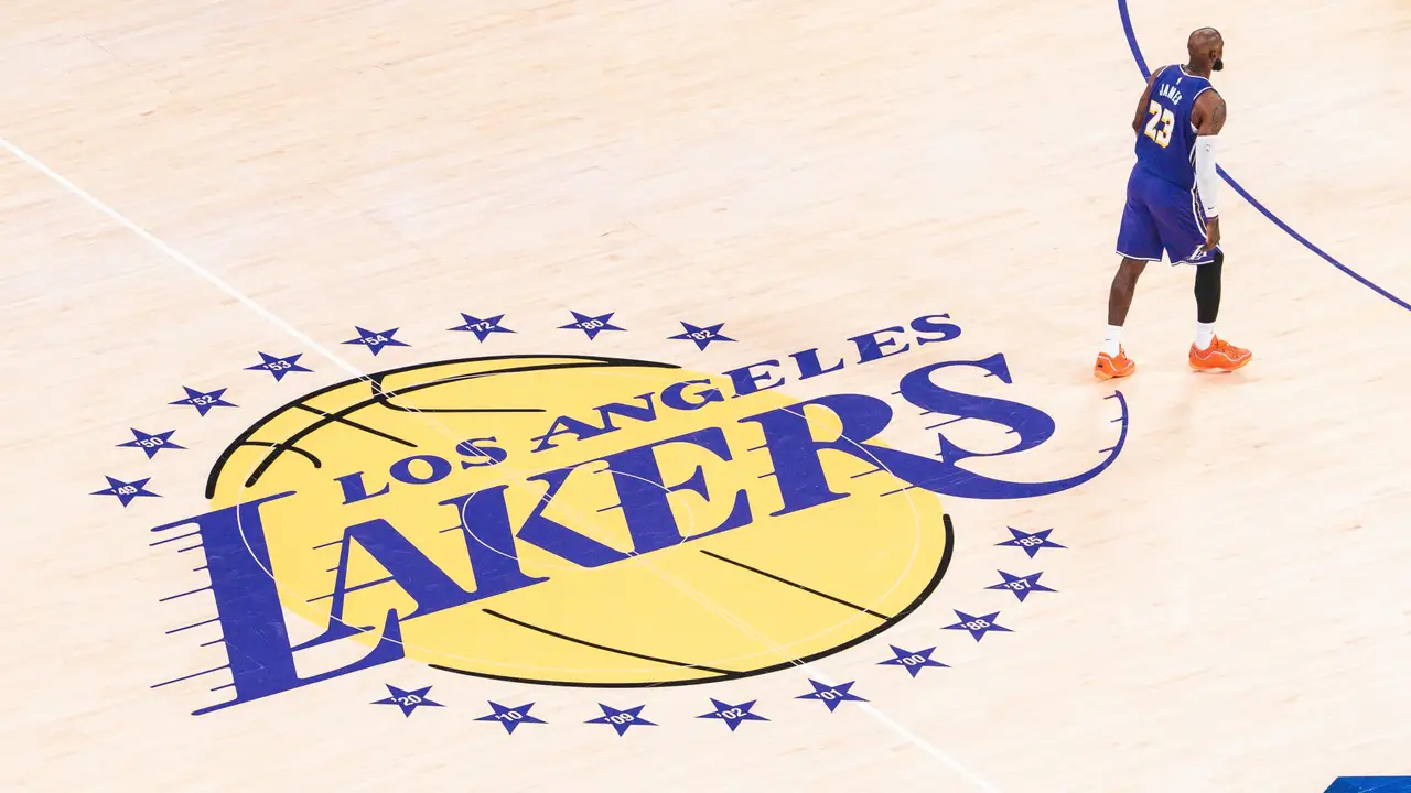 LeBron James aviva los rumores de salida de los Lakers con una pista discreta