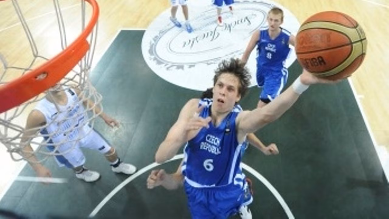 Zoco Plata: Bernardi a Araberri, Kouril a Guada y 2 Adrianes, Méndez y Camino, a Óbila