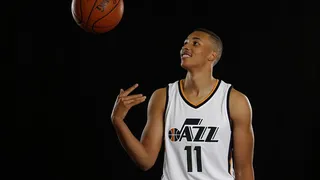 Una luxación de hombro amenaza la temporada de Dante Exum en Utah