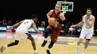 Remar hasta el final para conseguir la clasificación (92-98)