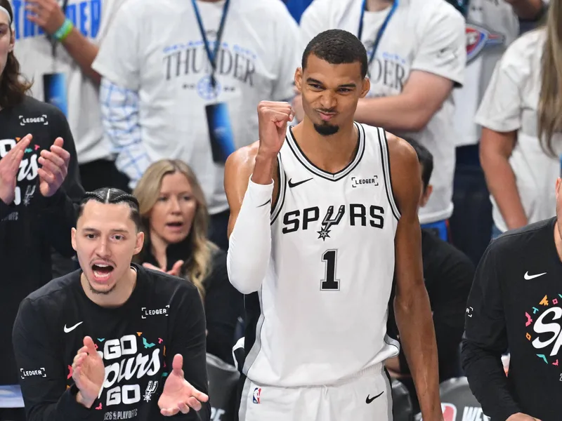 Victor Wembanyama lidera a los Spurs en ambos extremos en el arrollador Game 4 ante el Thunder