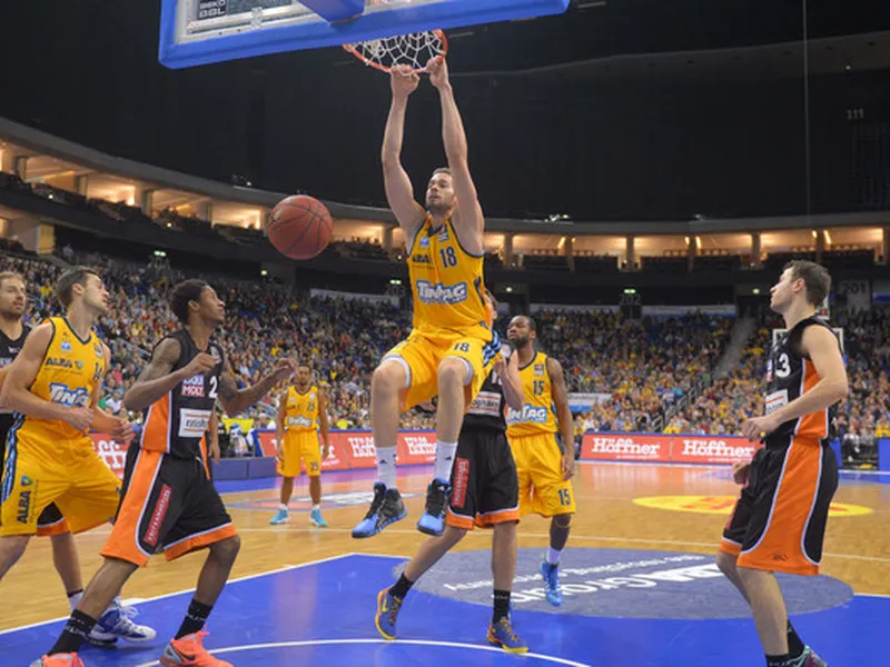 Berlín, 3 victorias seguidas por más de 20 puntos; Bamberg y John Bryant ya funcionan