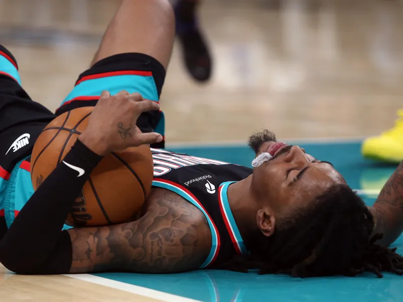 Ja Morant la lía