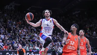 ⁠Shane Larkin ahonda la crisis del Efes: “El cambio de entrenador fue desafortunado”