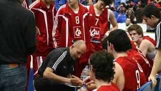 Alberto Angulo: “Si no deseamos ganar y no deseamos competir, no sólo perderemos contra el Bruesa”. Larry Lewis pone rumbo a EEUU