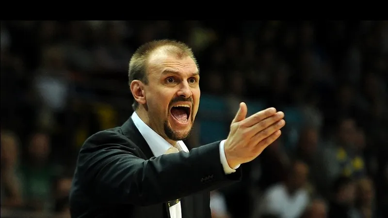 Zan Tabak, candidato al banquillo de Divina Seguros Joventut y Baloncesto Sevilla