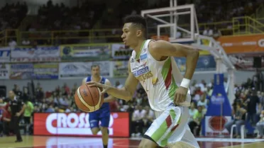 Rigoberto Mendoza le mete 50 puntos a Vaqueros y Cangrejeros resiste al invicto Capitanes