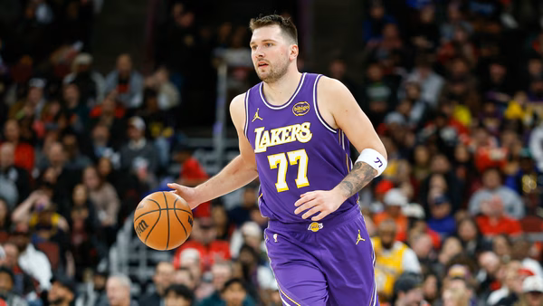 ¿Estará listo Luka Doncic para el inicio de los playoffs de los Lakers?