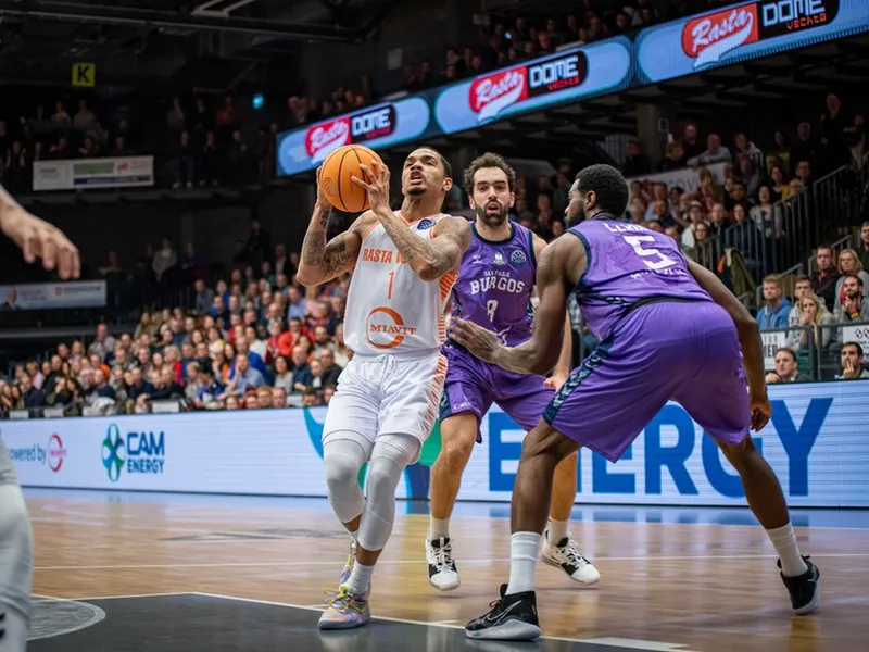 San Pablo Burgos sobrevive al ciclón Jordan Davis (87-93)