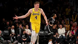 Los Lakers podrían sacrificar a Dalton Knecht por un pivot de 97 millones de dólares