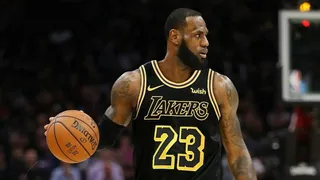LeBron vuelve a cambiar el curso de la NBA convirtiéndose en el nuevo rey de Los Ángeles