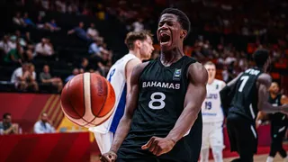 Su primer partido como profesional pone patas arriba el Preolímpico de baloncesto