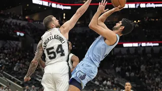 Santi Aldama amarga un nuevo récord de Wembanyama