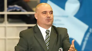 El técnico español Manuel Povea podría hacer historia ganando la liga portuguesa