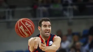 Caja Laboral acaba con su crisis de vestuario despidiendo a Cabezas