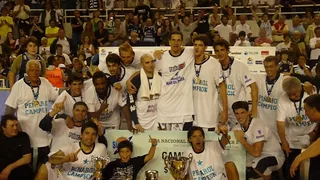 ¡Ligas Ext! Peñarol gana el Super 8 y Rubén Magnano se va de Atenas; Ksistof Lavrinovic, MVP de la LEGA; Asik baja en el Fenerbahce y traspiés del Olympiakos ¿Conoces a Raduljica?