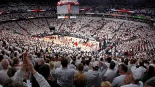 Conoce la jugada tonta del año en el baloncesto universitario con un cheerleader de protagonista