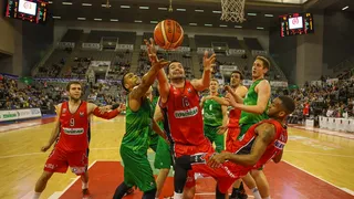 Sammic y Cambados, infalibles. Finales apretados, remontadas y emoción