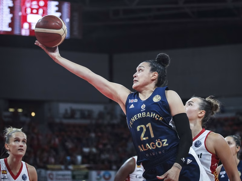Una jugadora WNBA flipa con el ambiente del Casademont Zaragoza