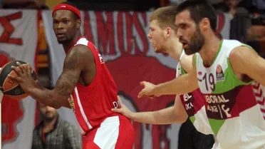 La mejor versión del Laboral Kutxa avanza hacia el Top16 (89-70)