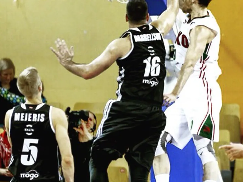Víctor Claver vuela alto en la VTB: matazo ante VEF Riga (VÍDEO)