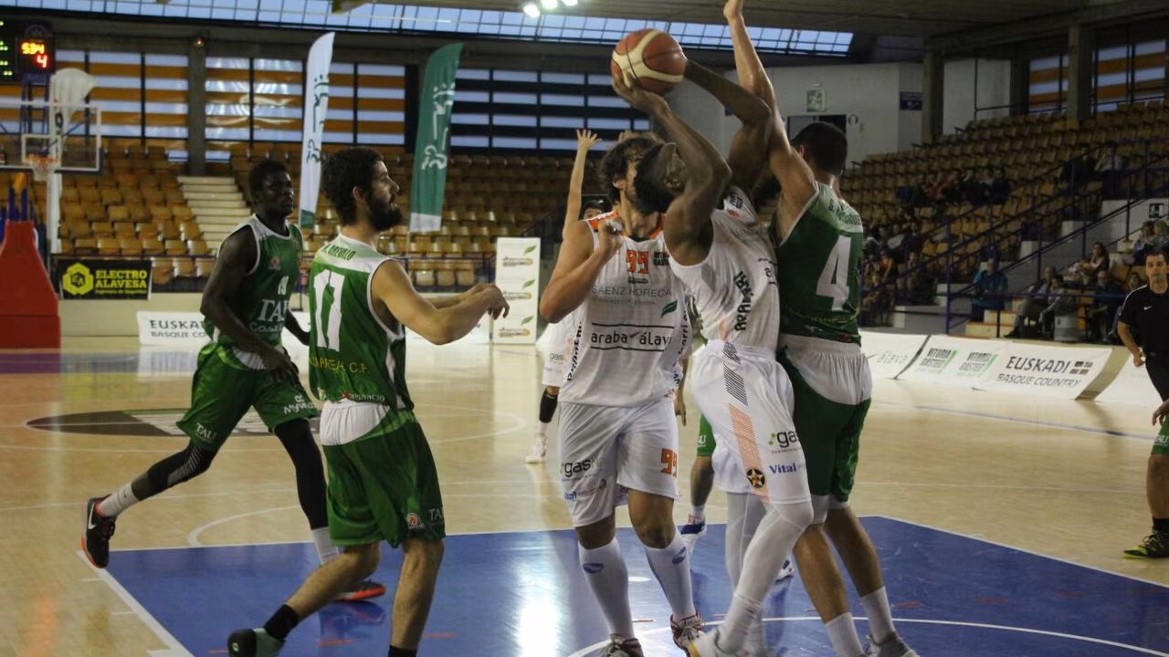 Araberri debuta en LEB Oro a lo grande. Breogán, primer líder de la temporada