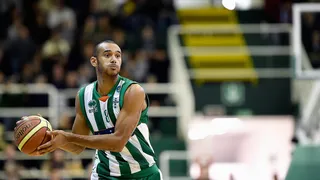 Adam Hanga regresa a un Laboral Kutxa “sin ilusión, ni alma”