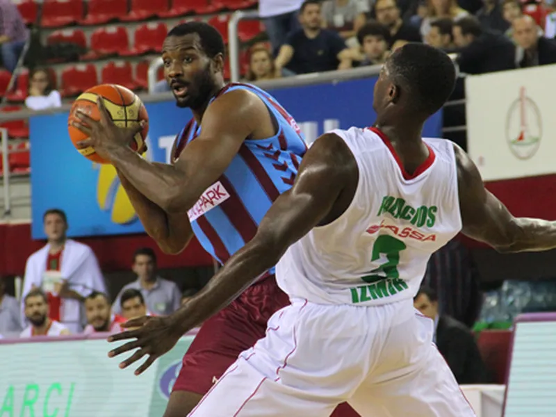 Heurtel, a Efes hasta 2017; caen los dos grandes. Monstruoso Gani Lawal