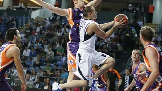 EL- J2 (miércoles); Barça y Caja Laboral cumplen a domicilio mientras PE Valencia no aguanta al Efes Pilsen. Brose Baskets sorprende al Olympiacos