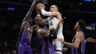 Noche NBA: Fin de la racha de Grizzlies, 48 puntos de Irving y Nuggets lidera