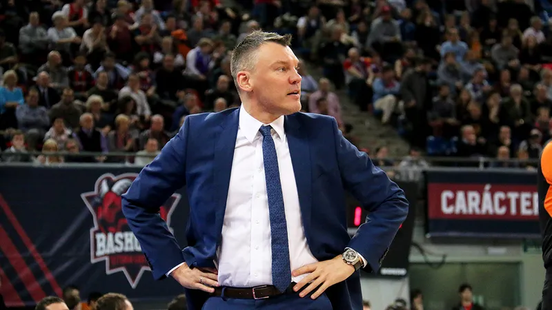 Renovaciones contundentes: Saras Jasikevicius y Nick Calathes se quedan