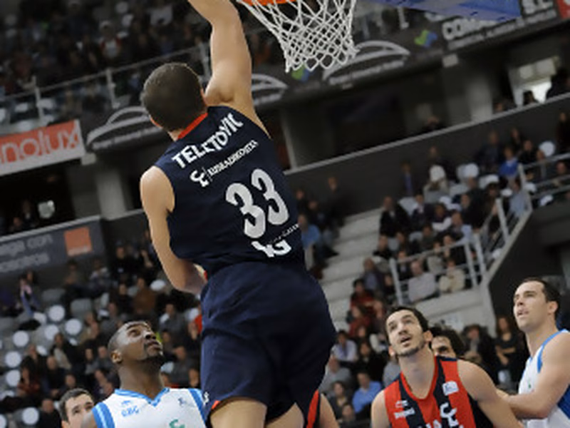 Ribas y Teletovic reconducen al Caja Laboral a la victoria en el derby ante Lagun Aro GBC (86-74)