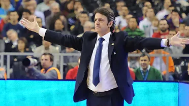 Jaume Ponsarnau, víctima del 0-8 de GBC. Porfi Fisac, el elegido